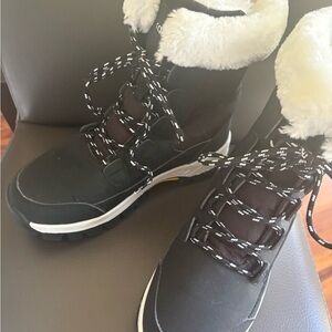 Cozy Black Winter Boots with Faux Fur Lining